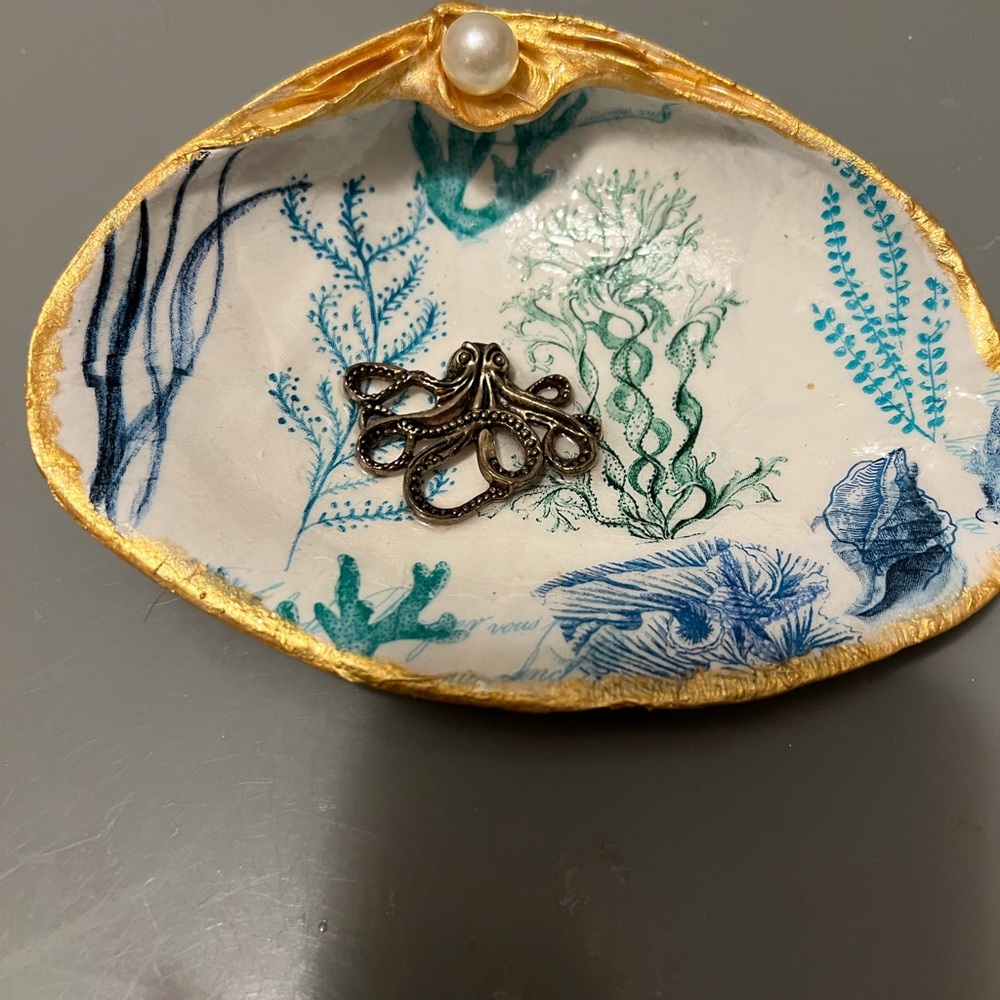 Decorated clam shell - Picture 2 of 6